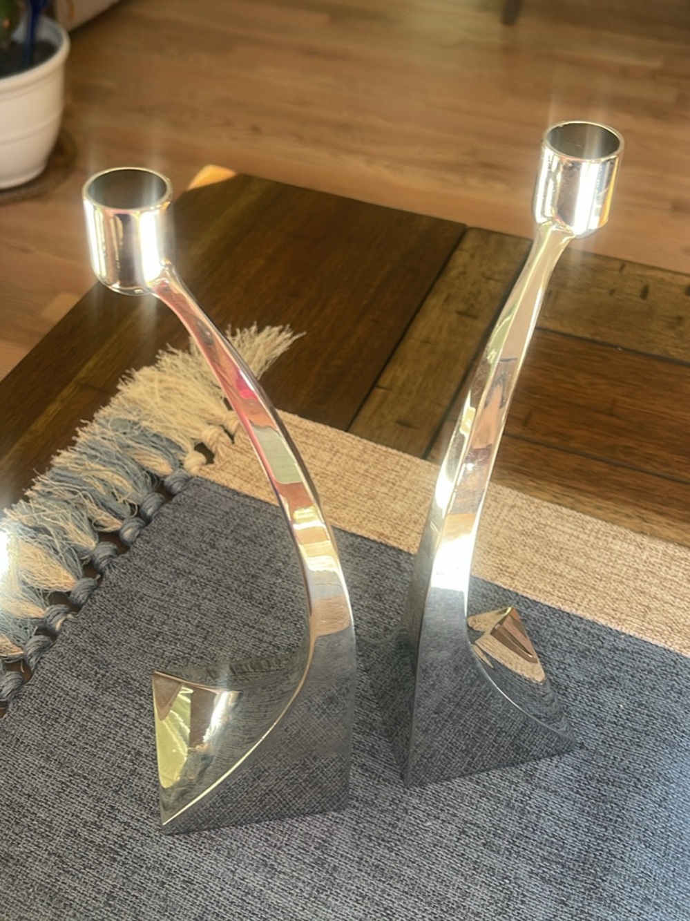 Red envelope Polished Silver Curved Candle Holders - Elegant Home Dining Accent